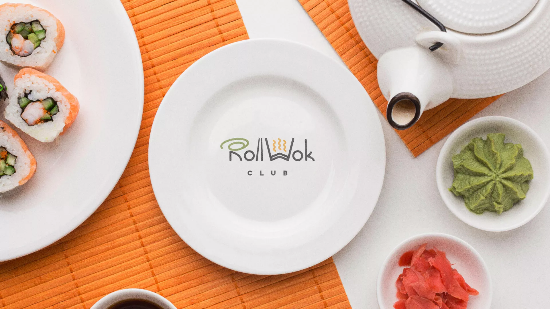 Разработка логотипа и фирменного стиля суши-бара «Roll Wok Club» в Трёхгорном